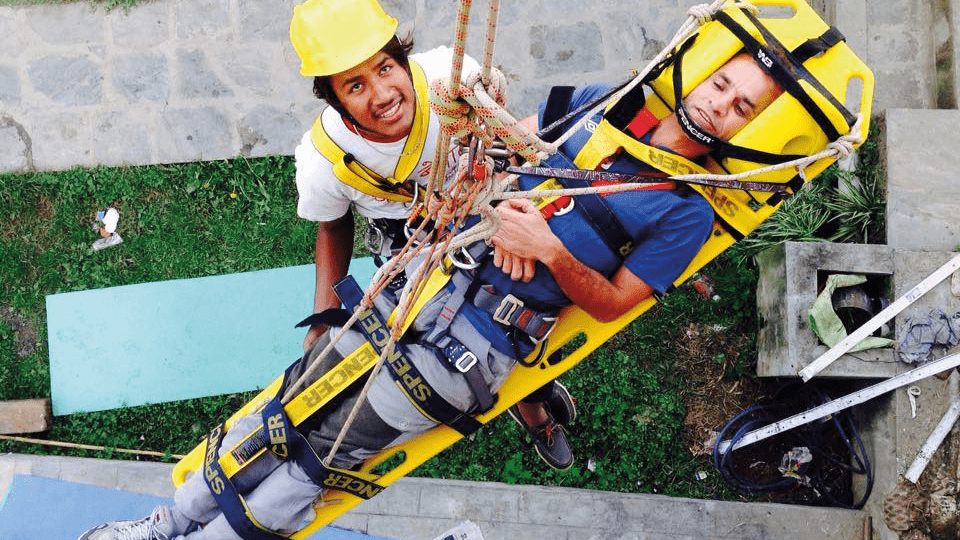 Rock Pin in rescue simulation by lifting