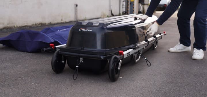 IL DISPOSITIVO IDEALE PER IL TRASPORTO SICURO DI SALME IN AMBIENTI STRADALI E IMPERVI